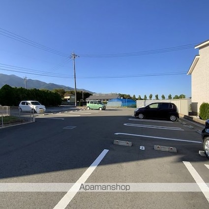 長野県駒ヶ根市上穂北[1LDK/50.24m2]の駐車場