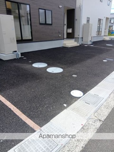 和歌山県和歌山市加納[3SLDK/98.4m2]の駐車場