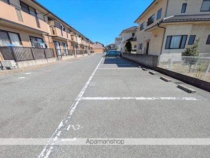 ロイヤルパレス新倉　Ｂ棟[2DK/48.6m2]の駐車場