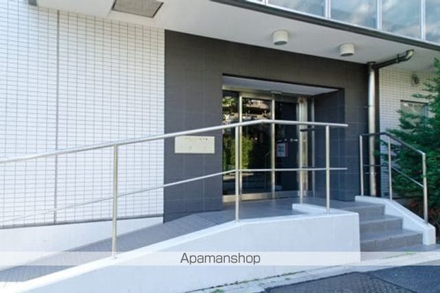レジディア中野富士見台の玄関写真