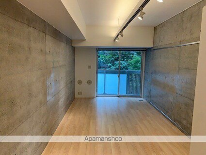 ＺＯＯＭ都庁前[1K/30.78m2]のリビング・居間