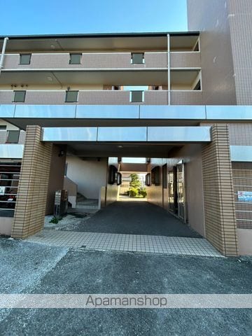 ラーバンハイツの玄関写真