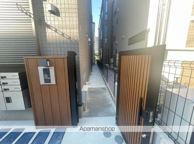 リバージュ鶴ヶ峰の玄関写真
