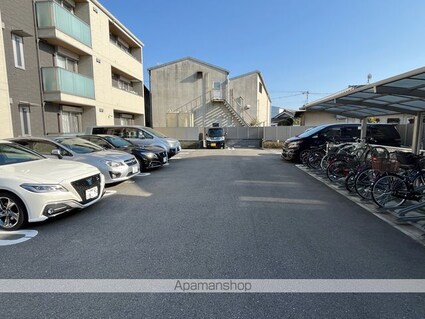 ヴィア・ラッテア[2LDK/57.2m2]の駐車場