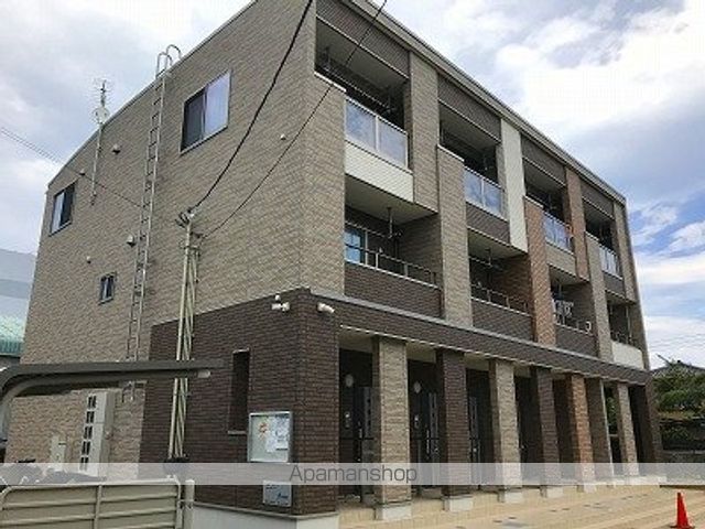 ＪＲ東海道本線 平塚駅 バス乗車時間：14分 最寄りバス停で下車 徒歩5分 3階建 築9年の外観写真